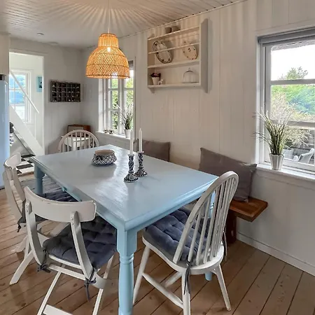 2 Bedroom Ocean Front In Nyaraló *